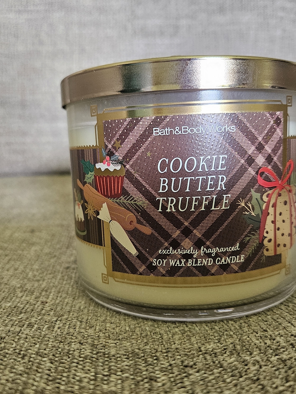 Bath & Body Works Cookie Butter Truffle Candle - Cream & Gold Label